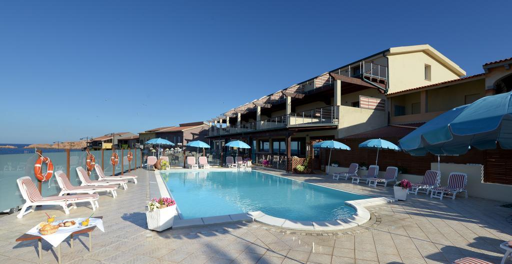 Hotel Corallo Isola Rossa Bagian luar foto