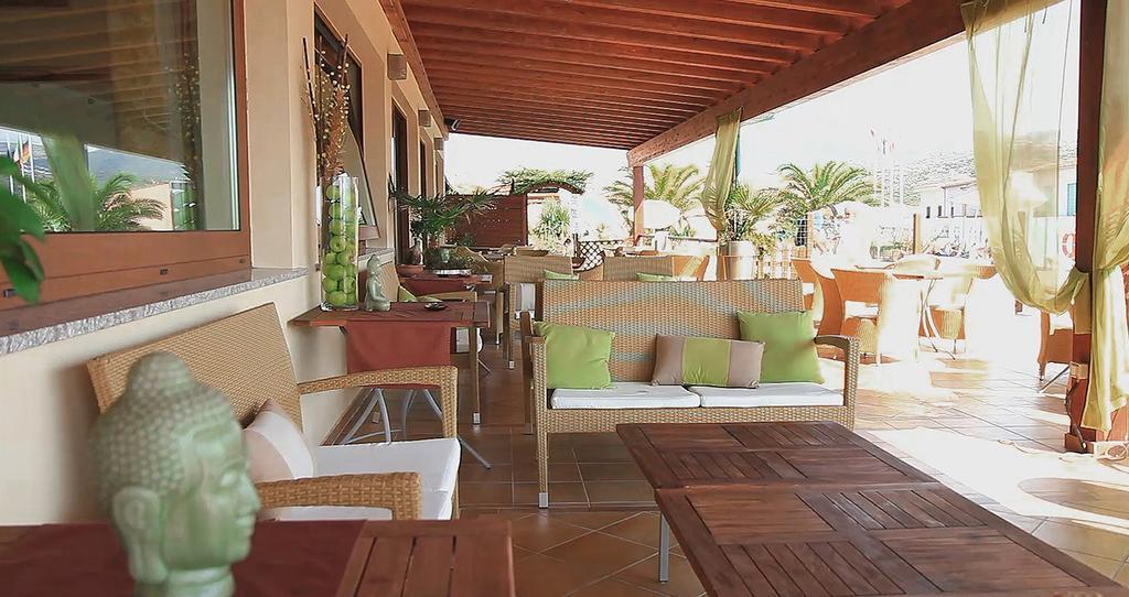Hotel Corallo Isola Rossa Bagian luar foto