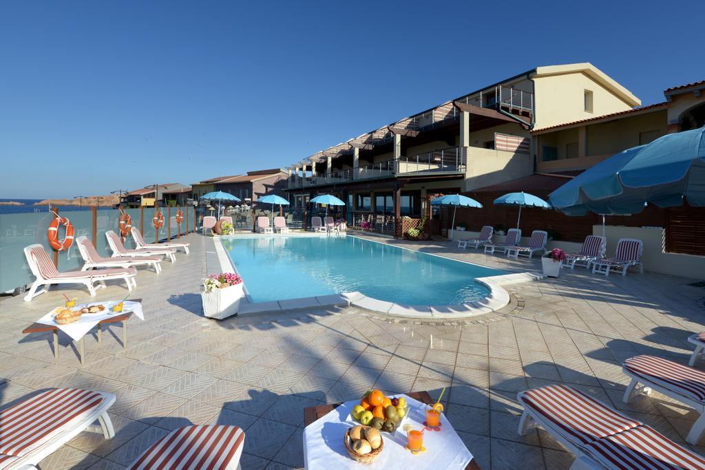 Hotel Corallo Isola Rossa Bagian luar foto