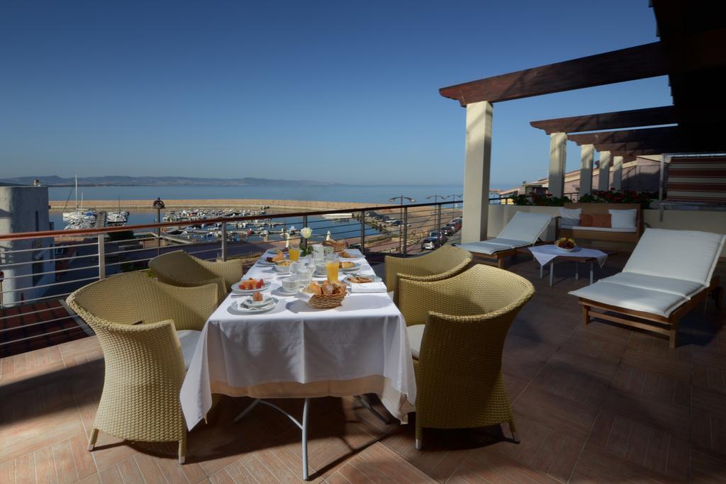 Hotel Corallo Isola Rossa Bagian luar foto