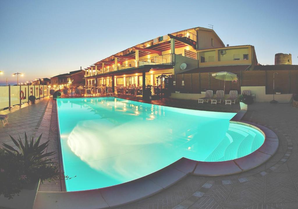 Hotel Corallo Isola Rossa Ruang foto