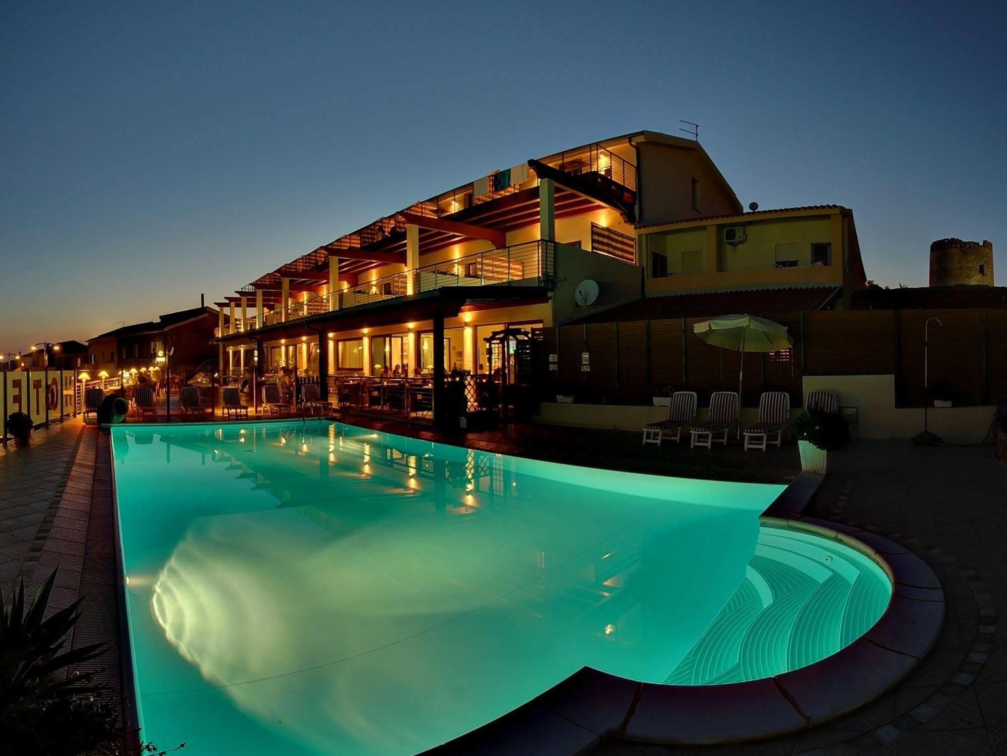 Hotel Corallo Isola Rossa Bagian luar foto