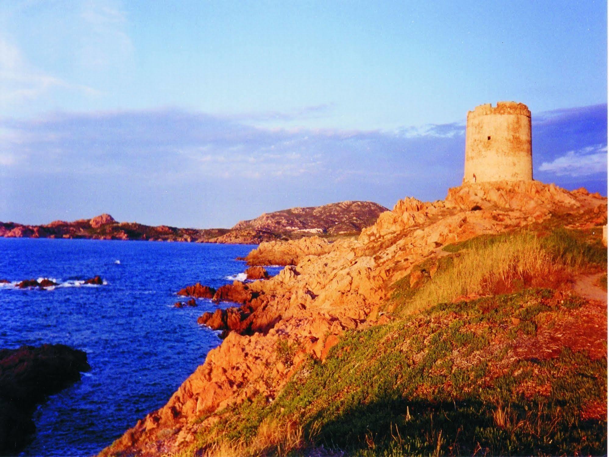 Hotel Corallo Isola Rossa Bagian luar foto