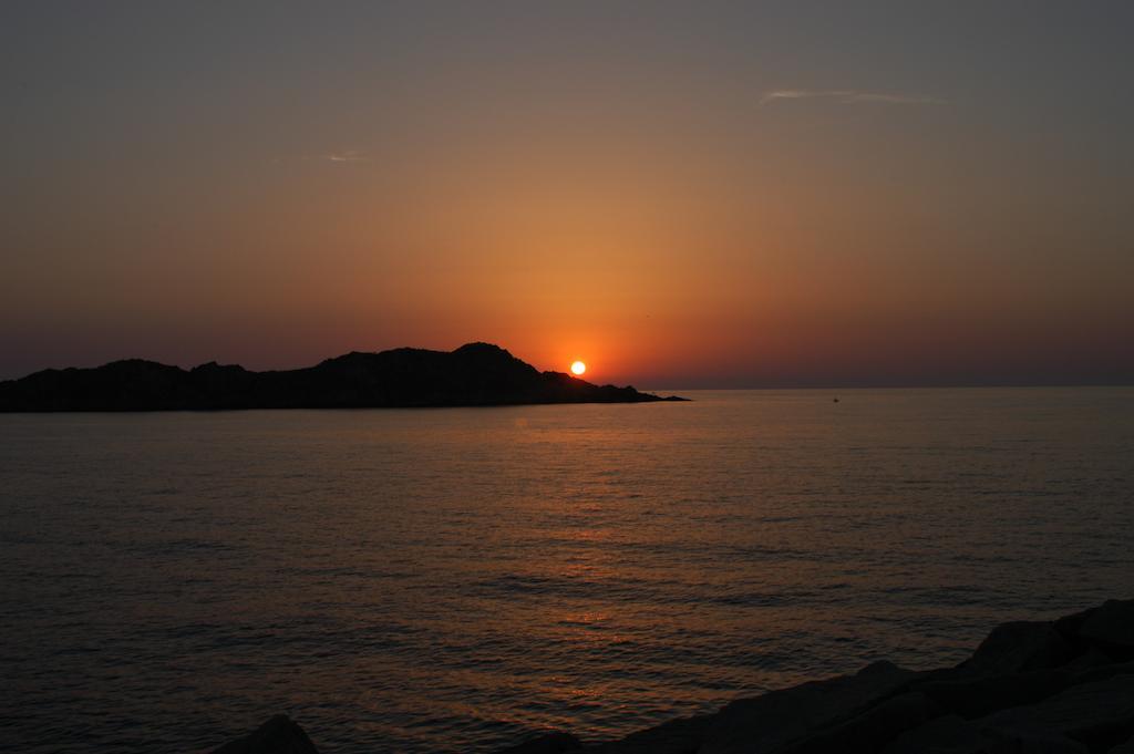 Hotel Corallo Isola Rossa Bagian luar foto