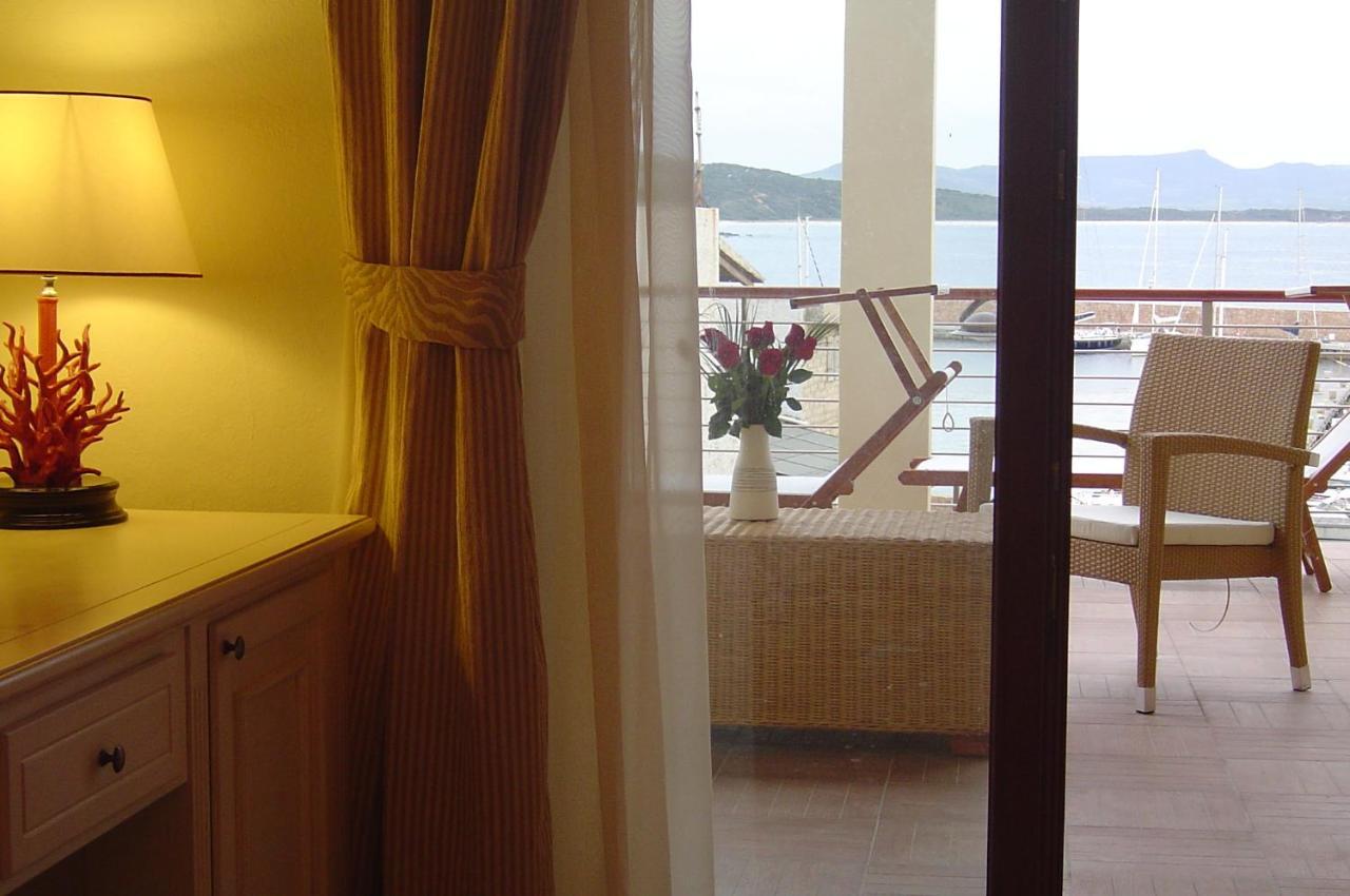 Hotel Corallo Isola Rossa Bagian luar foto