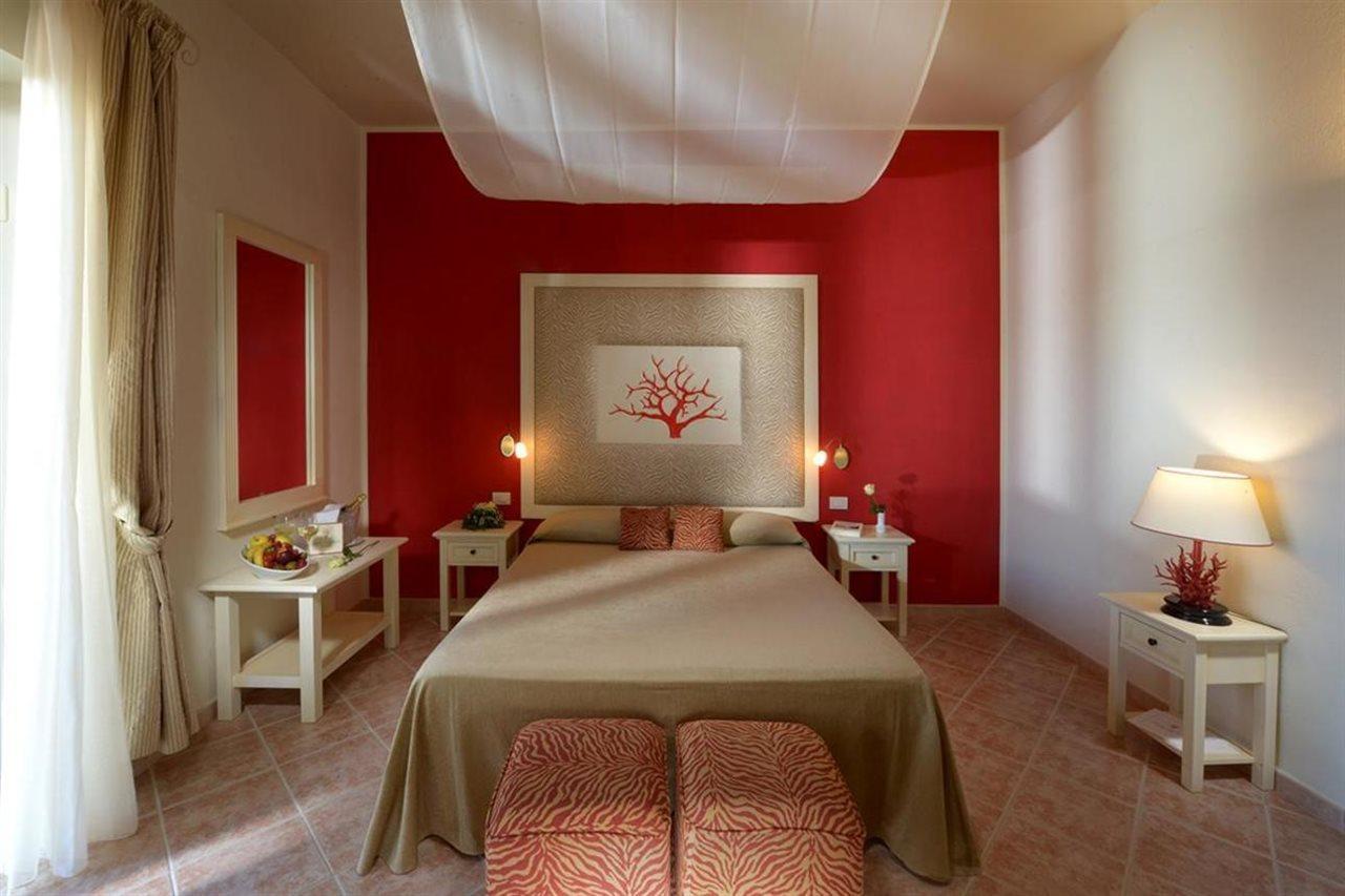 Hotel Corallo Isola Rossa Bagian luar foto
