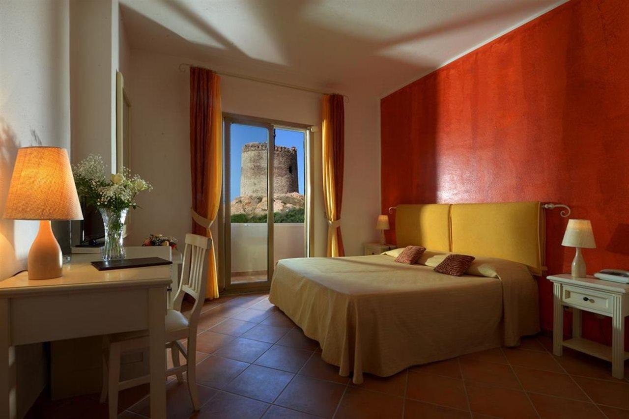 Hotel Corallo Isola Rossa Bagian luar foto